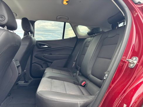 Used 2025 Chevrolet Trax LT FWD image 24