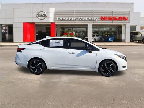 New 2025 Nissan Versa SR w/ Trunk Package image 2