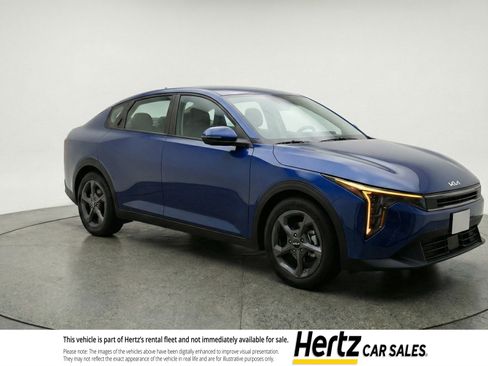 Used 2025 Kia K4 LXS image 1