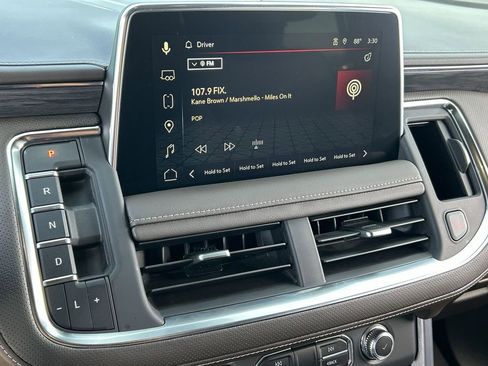 Used 2023 GMC Yukon XL SLT w/ SLT Luxury Package image 13