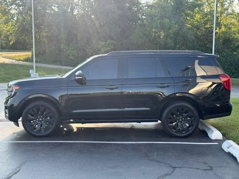Used 2025 Ford Expedition Platinum w/ Stealth Appearance Package AWD/4WD image 4