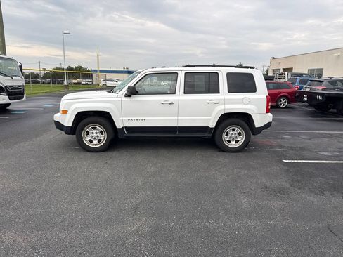 Used 2017 Jeep Patriot Sport w/ Power Value Group AWD/4WD image 2