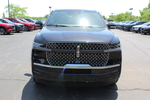 Used 2026 Lincoln Navigator Reserve AWD/4WD image 8