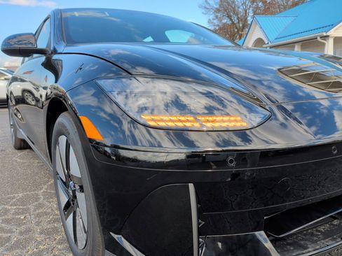 New 2025 Hyundai Ioniq 6 SE image 24