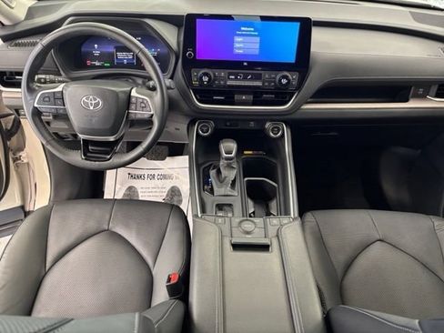 Used 2024 Toyota Grand Highlander AWD Hybrid image 12