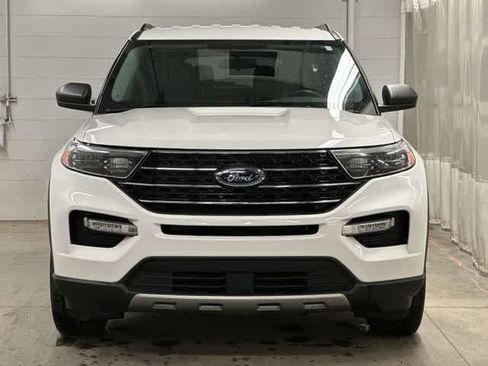 Used 2024 Ford Explorer XLT w/ Equipment Group 202A AWD/4WD image 19