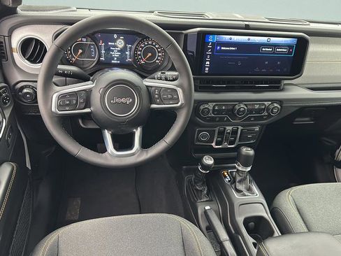 Used 2025 Jeep Wrangler Unlimited Sahara AWD/4WD image 12