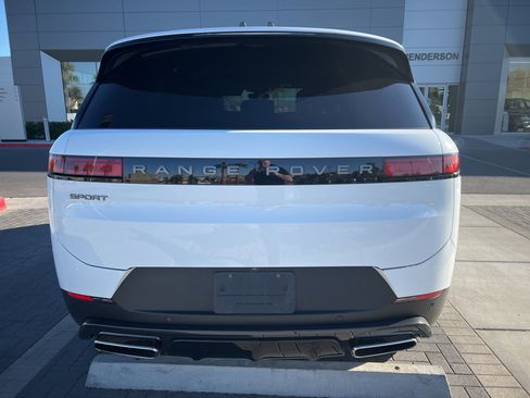 Used 2024 Land Rover Range Rover Sport SE image 8