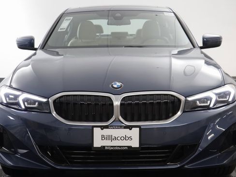 Certified 2025 BMW 330i xDrive Sedan w/ Convenience Package image 21