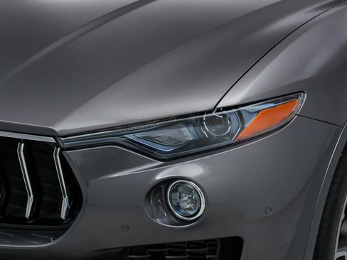 Certified 2023 Maserati Levante GT AWD/4WD image 8
