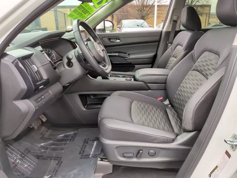 Used 2022 Nissan Pathfinder SV AWD/4WD image 21