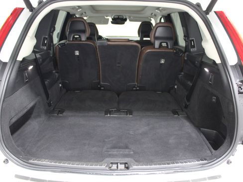 Used 2020 Volvo XC90 T6 Momentum AWD/4WD image 22