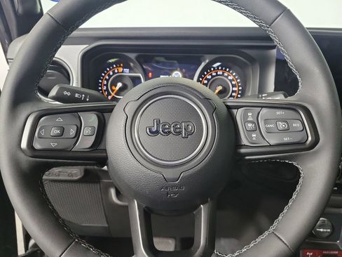 Used 2025 Jeep Gladiator Willys image 17