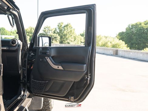 Used 2017 Jeep Wrangler Unlimited Sahara AWD/4WD image 36