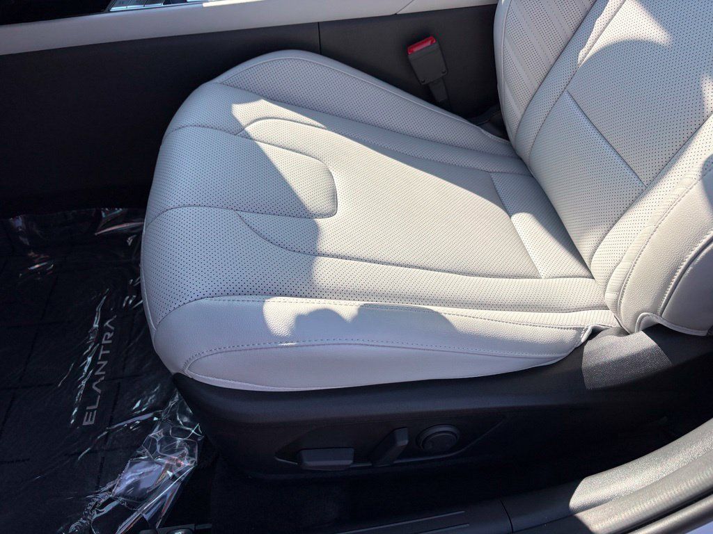 Used 2025 Hyundai Elantra Limited FWD image 27