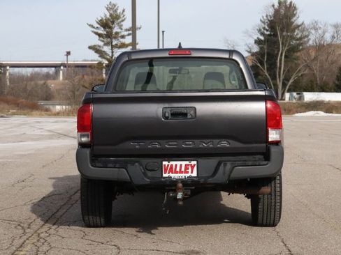 Used 2017 Toyota Tacoma 4x4 Access Cab image 7