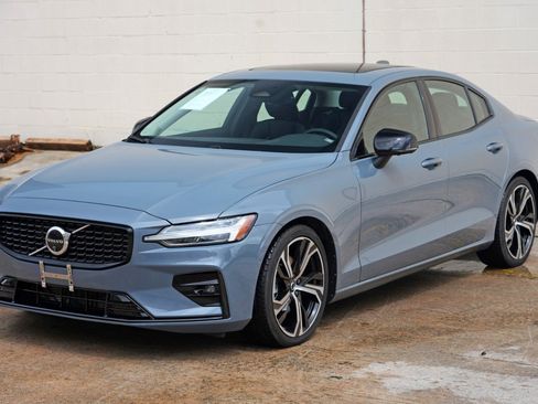 Used 2024 Volvo S60 B5 Plus AWD/4WD image 46