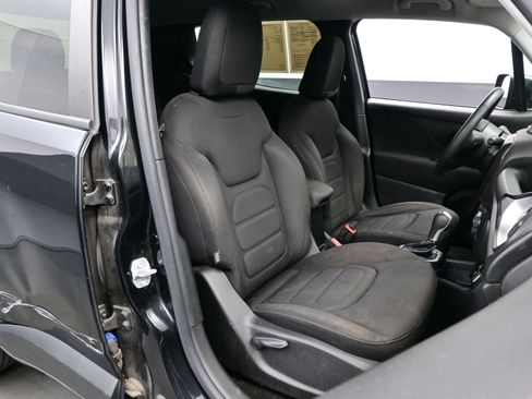 Used 2019 Jeep Renegade Latitude image 12