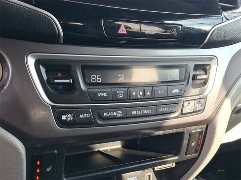 Used 2021 Honda Pilot EX image 16