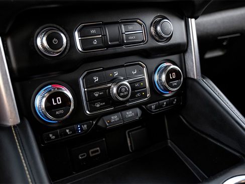 Used 2021 GMC Yukon XL SLT image 24