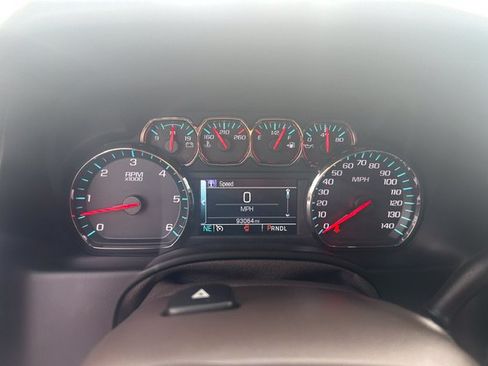 Used 2020 Chevrolet Tahoe LT w/ Luxury Package RWD image 27