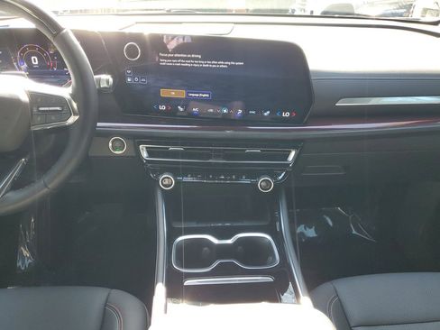 Certified 2024 Chevrolet Traverse Z71 w/ Enhanced Driving Package image 24