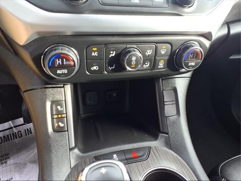 Used 2019 GMC Acadia SLT image 11