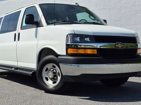 Used 2025 Chevrolet Express 3500 LT w/ LT Preferred Equipment Group RWD image 2