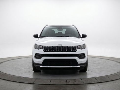 Used 2025 Jeep Compass Limited AWD/4WD image 2