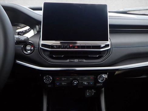 New 2026 Jeep Compass Latitude w/ Sun and Sound Group image 18