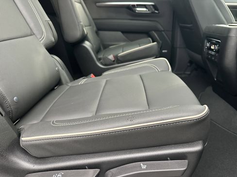 New 2026 Chevrolet Suburban Premier RWD image 17