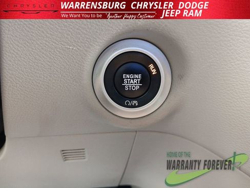 Used 2023 Chrysler Pacifica Touring-L FWD image 29