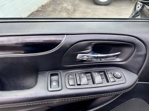 Used 2018 Dodge Grand Caravan SE FWD image 20