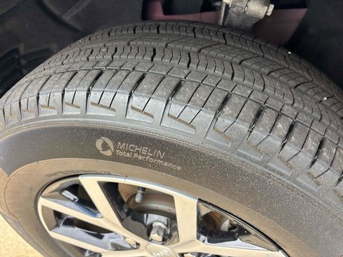 Used 2024 Jeep Grand Cherokee L Limited image 5