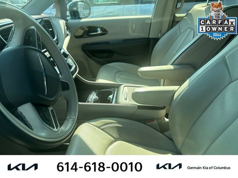 Used 2021 Chrysler Pacifica Limited w/ Uconnect Theater Family Group FWD image 8