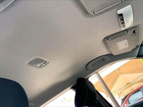 Used 2019 Nissan Kicks SV FWD image 14