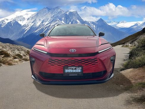 Certified 2025 Toyota Crown Signia image 8