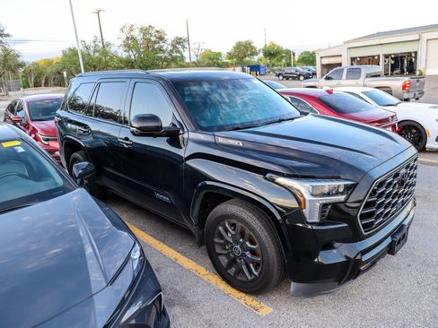 Used 2024 Toyota Sequoia Platinum image 7