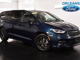 Used 2023 Chrysler Pacifica Touring-L w/ S Appearance Package FWD video 1