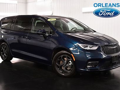 Used 2023 Chrysler Pacifica Touring-L w/ S Appearance Package