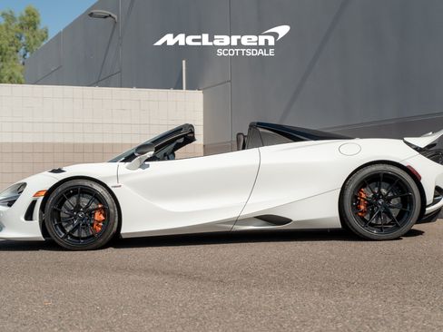 Used 2024 McLaren 750S Spider RWD image 4