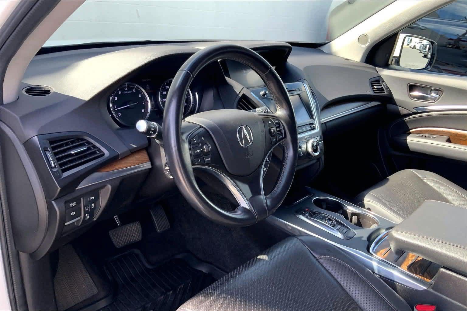 Used 2020 Acura MDX w/ Technology Package FWD image 2