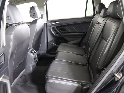 Used 2023 Volkswagen Tiguan SE image 33