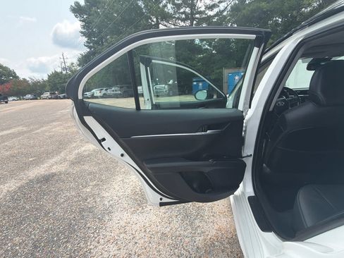 Used 2020 Toyota Camry XSE FWD image 32
