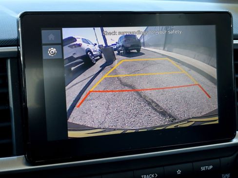 Used 2025 Hyundai Venue SEL FWD image 12