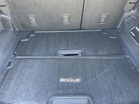 Used 2025 Nissan Rogue SL AWD/4WD image 15