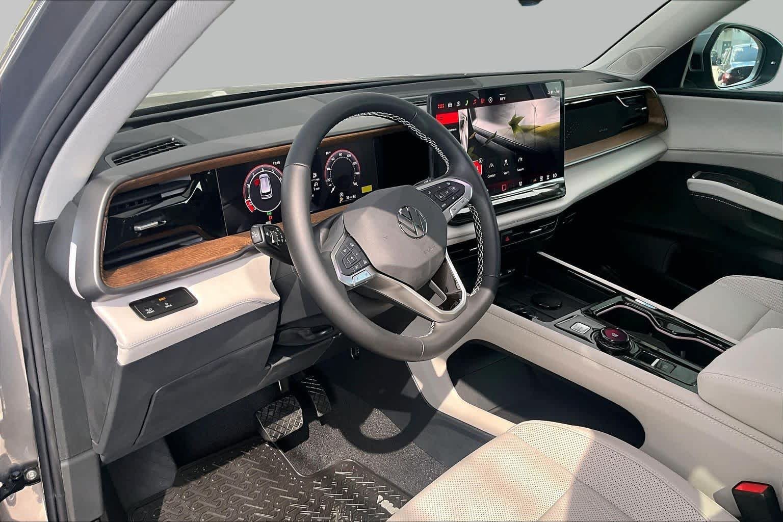New 2027 Volkswagen Atlas SE FWD image 8