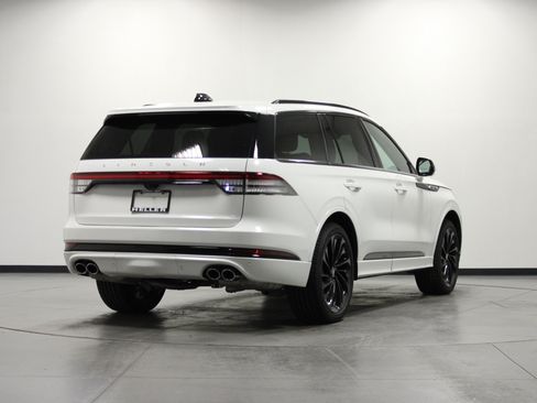 Used 2026 Lincoln Aviator Reserve w/ Jet Appearance Package AWD/4WD image 4