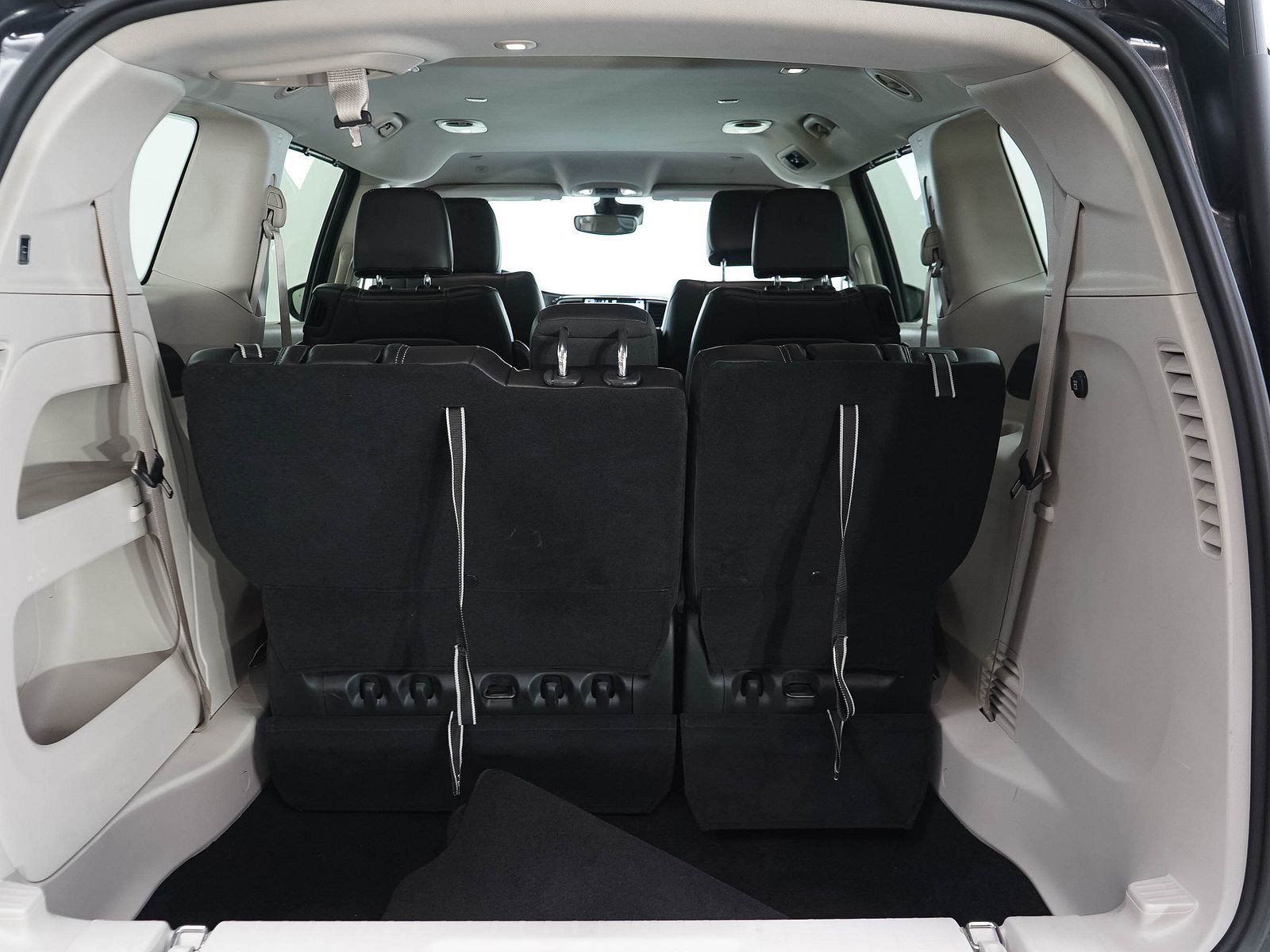Used 2023 Chrysler Pacifica Touring-L FWD image 12