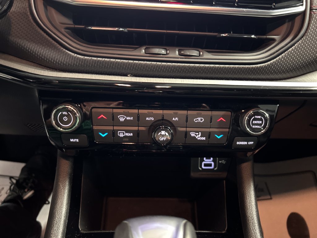 Used 2025 Jeep Compass Trailhawk AWD/4WD image 18